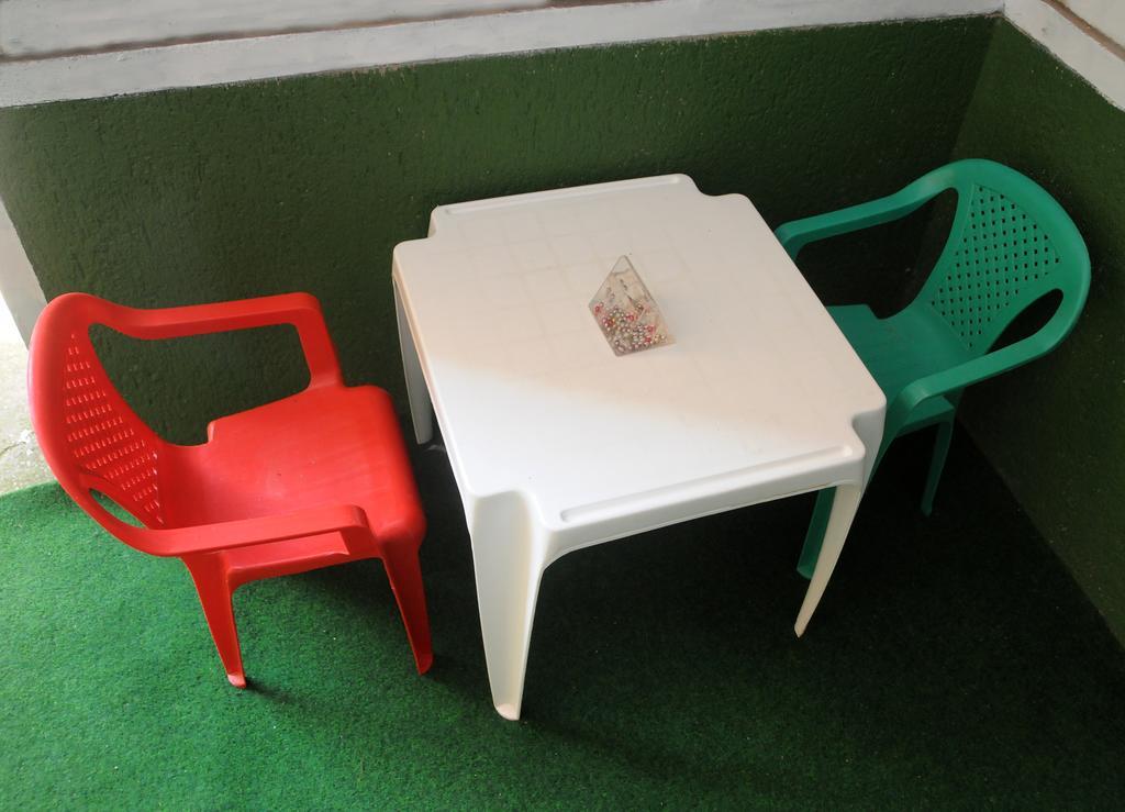 Apartment Orange Purple Blue Zagreb Bilik gambar