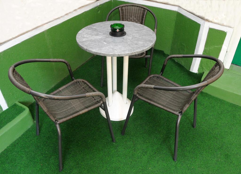 Apartment Orange Purple Blue Zagreb Bilik gambar