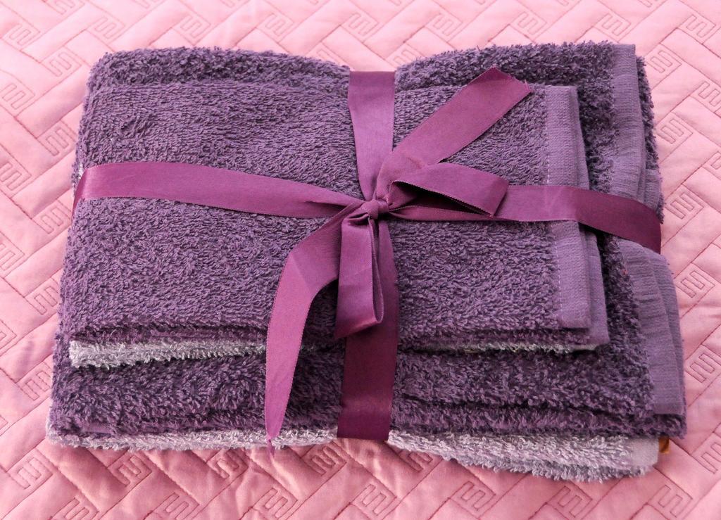 Apartment Orange Purple Blue Zagreb Bilik gambar